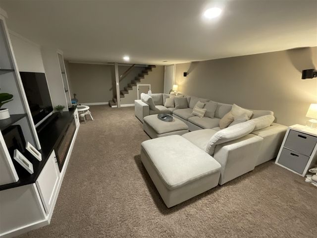 2441 N Division Avenue, Holland, MI 49424