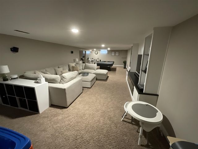 2441 N Division Avenue, Holland, MI 49424