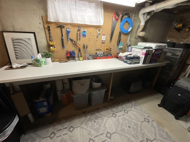 2441 N Division Avenue, Holland, MI 49424