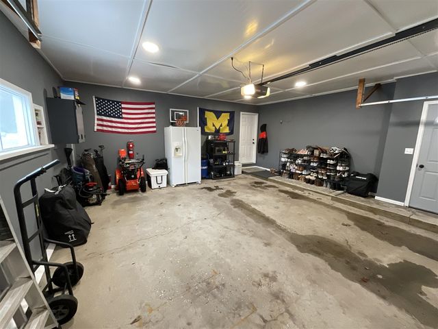 2441 N Division Avenue, Holland, MI 49424