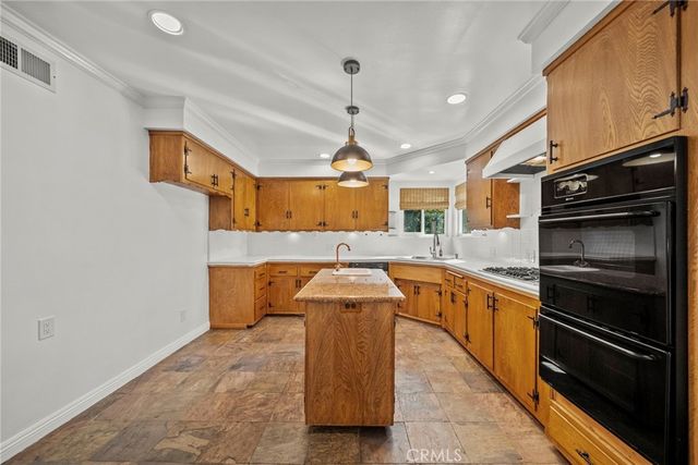 8936 Woodley Avenue, North Hills, CA 91343
