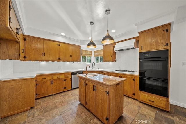 8936 Woodley Avenue, North Hills, CA 91343