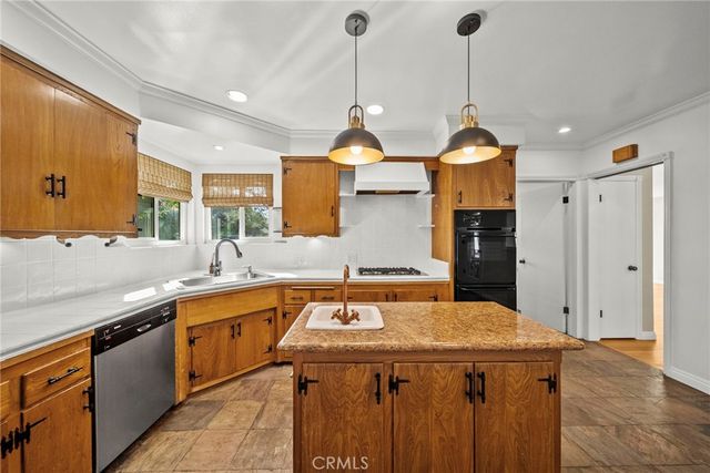 8936 Woodley Avenue, North Hills, CA 91343