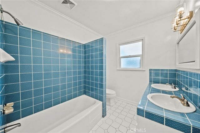 8936 Woodley Avenue, North Hills, CA 91343
