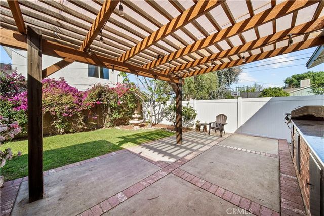 8936 Woodley Avenue, North Hills, CA 91343