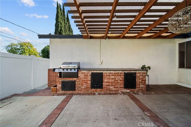 8936 Woodley Avenue, North Hills, CA 91343
