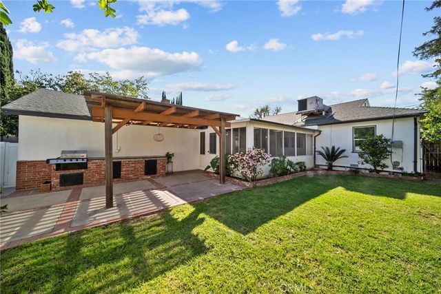 8936 Woodley Avenue, North Hills, CA 91343