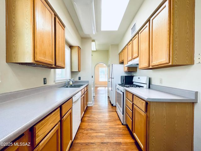1140 N Plumer Avenue, Tucson, AZ 85719