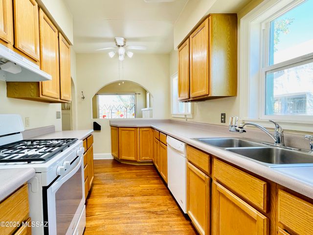 1140 N Plumer Avenue, Tucson, AZ 85719