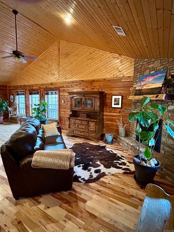 105 Green Meadow Road, Mountain View, AR 72560