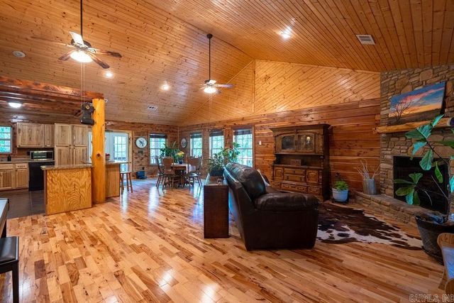 105 Green Meadow Road, Mountain View, AR 72560