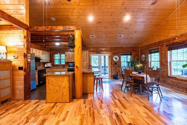 105 Green Meadow Road, Mountain View, AR 72560