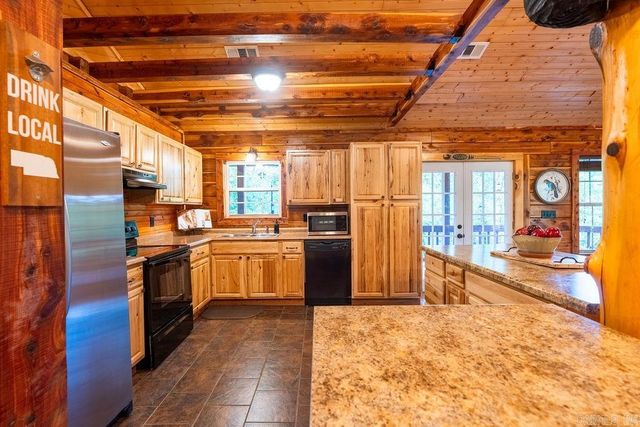 105 Green Meadow Road, Mountain View, AR 72560