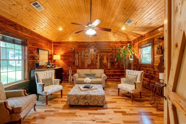 105 Green Meadow Road, Mountain View, AR 72560