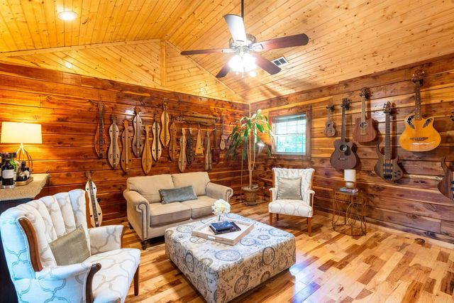 105 Green Meadow Road, Mountain View, AR 72560