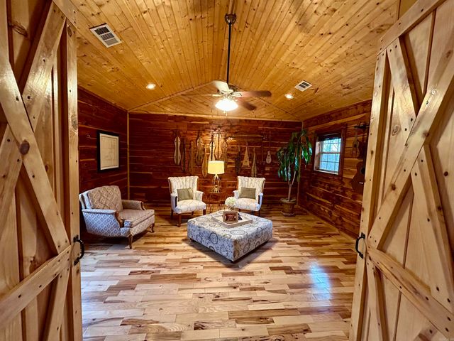 105 Green Meadow Road, Mountain View, AR 72560