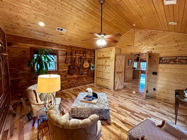 105 Green Meadow Road, Mountain View, AR 72560