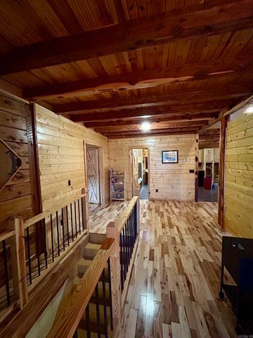 105 Green Meadow Road, Mountain View, AR 72560