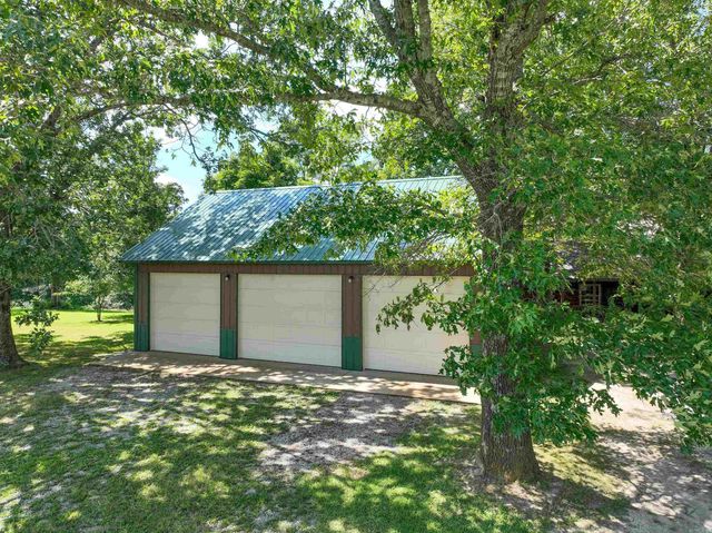 105 Green Meadow Road, Mountain View, AR 72560