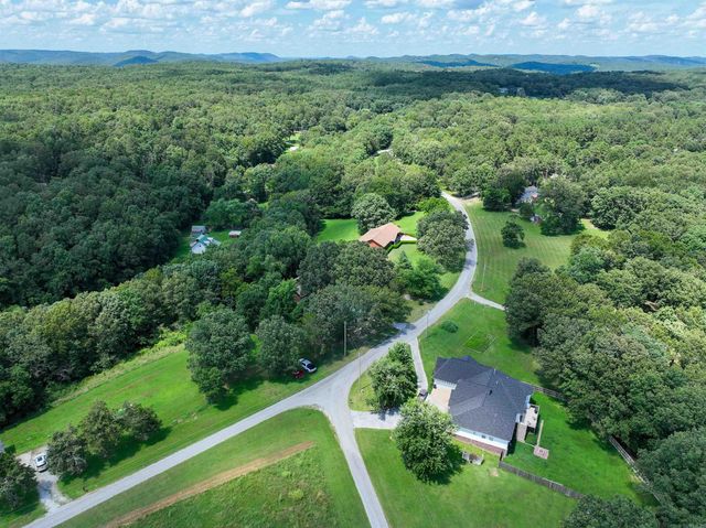 105 Green Meadow Road, Mountain View, AR 72560