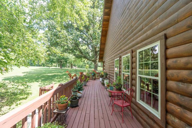 105 Green Meadow Road, Mountain View, AR 72560