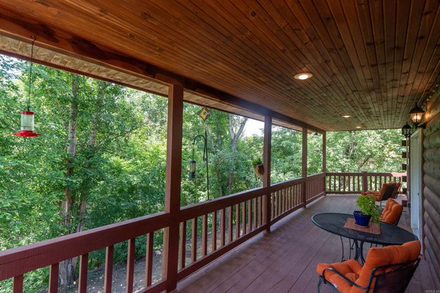 105 Green Meadow Road, Mountain View, AR 72560