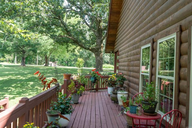 105 Green Meadow Road, Mountain View, AR 72560