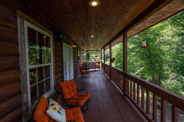 105 Green Meadow Road, Mountain View, AR 72560