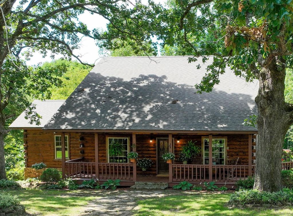 105 Green Meadow Road, Mountain View, AR 72560