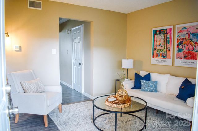 7526 Holly Grove Court, Charlotte, NC 28227