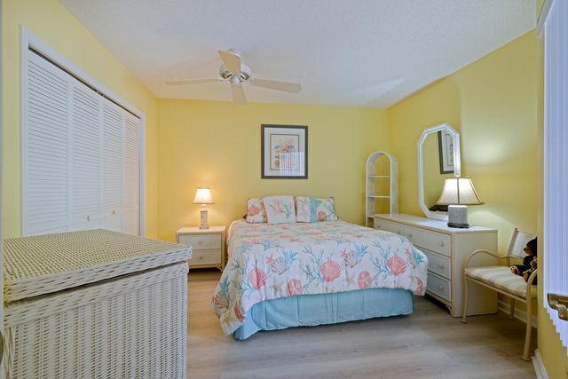 6030 SE Martinique Drive 102, Stuart, FL 34997