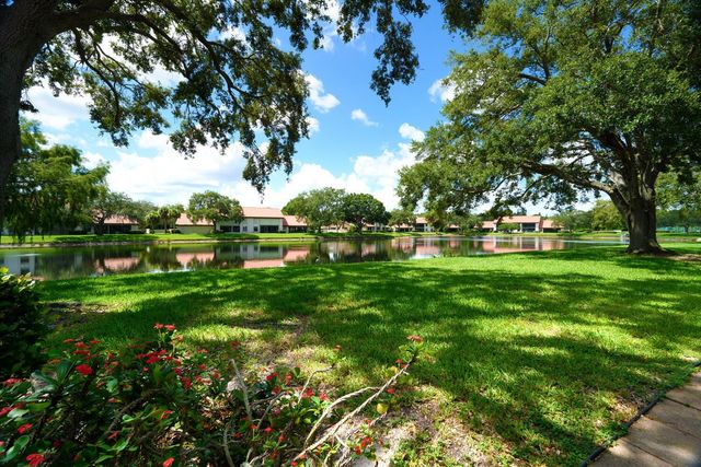 6030 SE Martinique Drive 102, Stuart, FL 34997