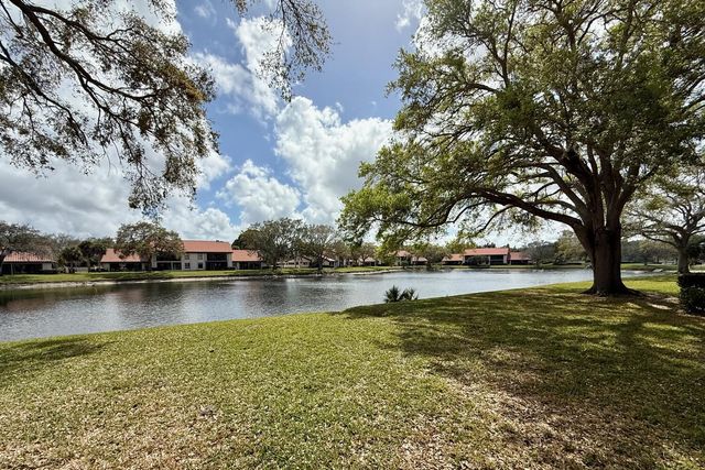 6030 SE Martinique Drive 102, Stuart, FL 34997