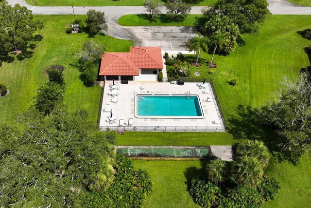 6030 SE Martinique Drive 102, Stuart, FL 34997