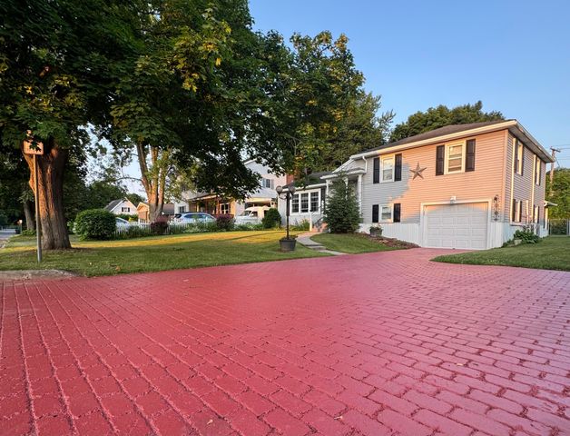 14 Olivetti Place, Plattsburgh, NY 12901