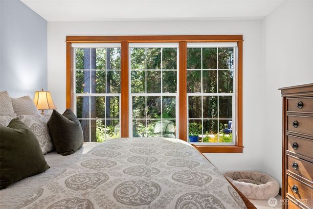 10173 NE Garibaldi Loop, Bainbridge Island, WA 98110