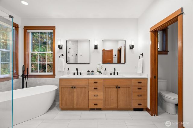 10173 NE Garibaldi Loop, Bainbridge Island, WA 98110
