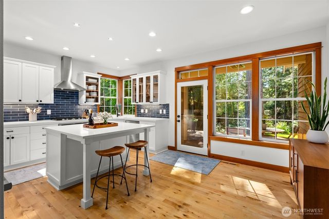 10173 NE Garibaldi Loop, Bainbridge Island, WA 98110