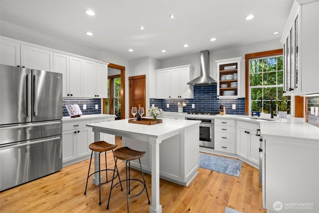 10173 NE Garibaldi Loop, Bainbridge Island, WA 98110