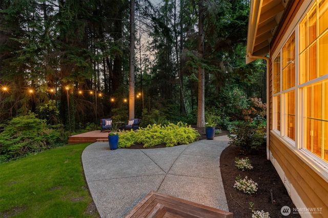 10173 NE Garibaldi Loop, Bainbridge Island, WA 98110