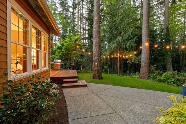 10173 NE Garibaldi Loop, Bainbridge Island, WA 98110