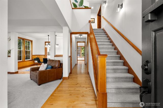 10173 NE Garibaldi Loop, Bainbridge Island, WA 98110