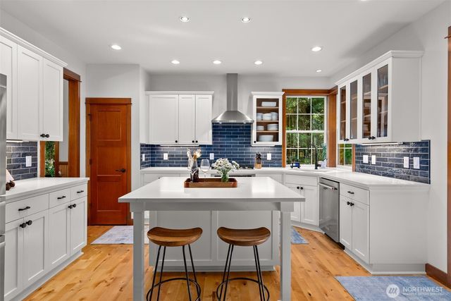 10173 NE Garibaldi Loop, Bainbridge Island, WA 98110