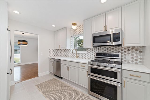 10206 Oakpoint Drive, Houston, TX 77043