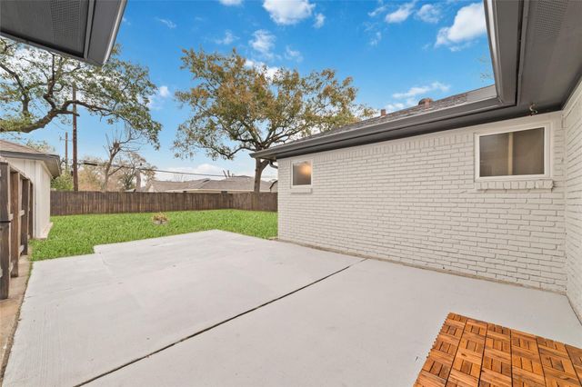 10206 Oakpoint Drive, Houston, TX 77043