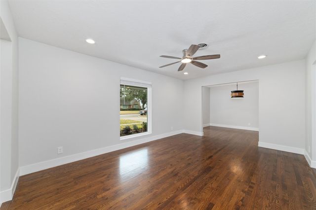 10206 Oakpoint Drive, Houston, TX 77043