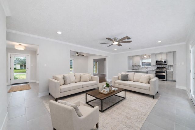 10206 Oakpoint Drive, Houston, TX 77043