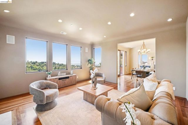 6611 Elverton Dr, Oakland, CA 94611