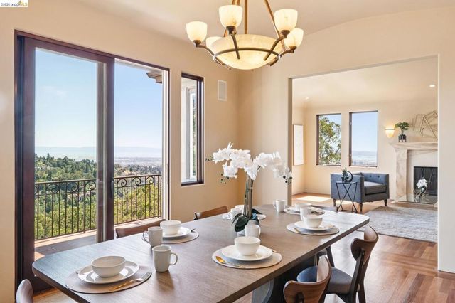 6611 Elverton Dr, Oakland, CA 94611