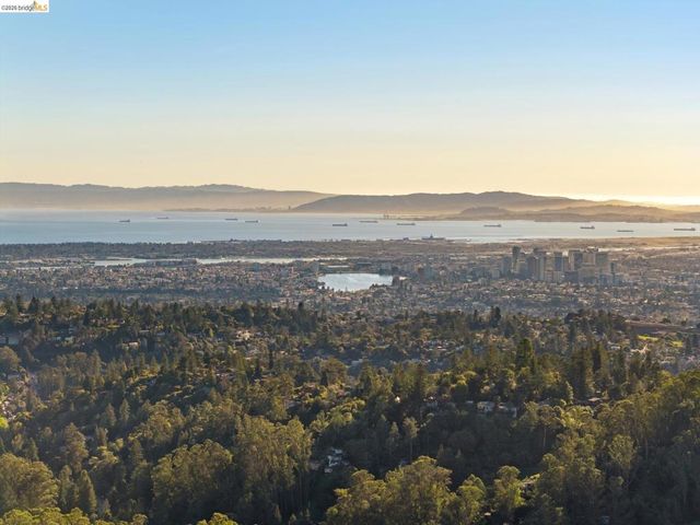 6611 Elverton Dr, Oakland, CA 94611